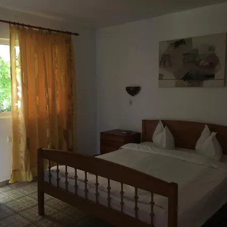 Casa Ad-ella Πανσιόν 3*
